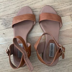 Steve Madden leather cognac low black sandal